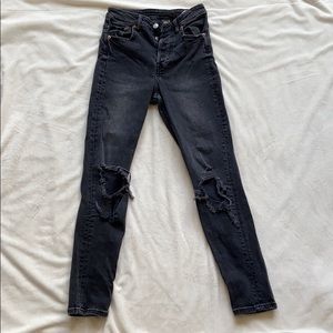 black distressed skinny jeans